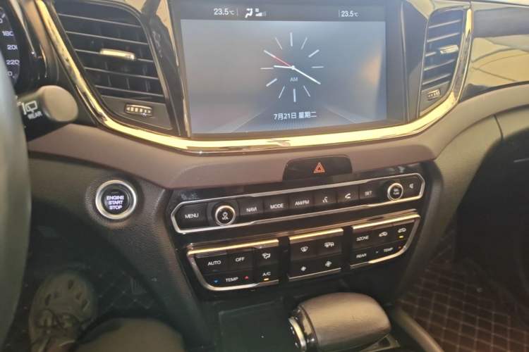 Used GAC Trumpchi GS8 2017 320T Two-Wheel Drive Luxury Smart Connectivity Version (7 Seats) Audio And AC Panel