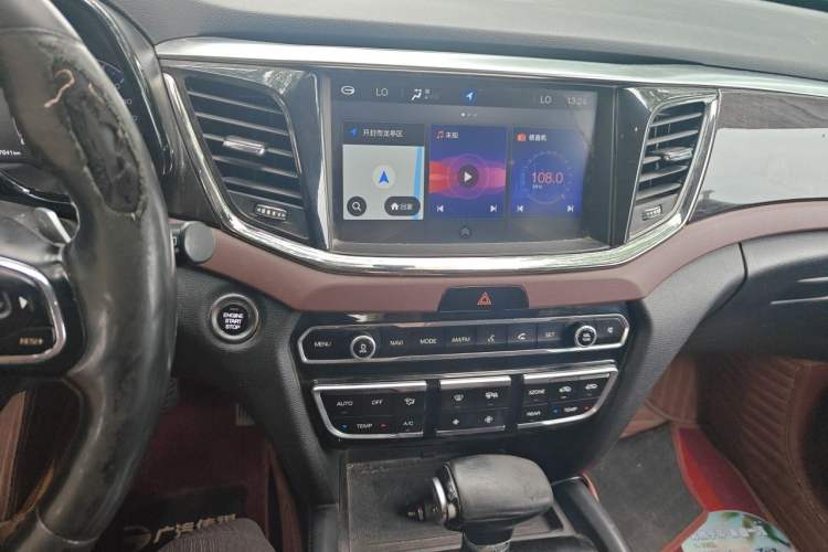 Used GAC Trumpchi GS8 2017 320T Two-Wheel Drive Luxury Smart Connectivity Version (7 Seats) Audio And AC Panel