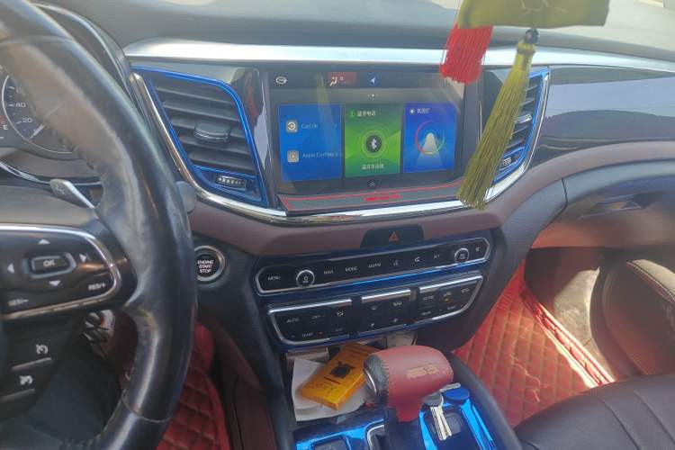 Used GAC Trumpchi GS8 2017 320T Two-Wheel Drive Luxury Smart Connectivity Version (7 Seats) Audio And AC Panel