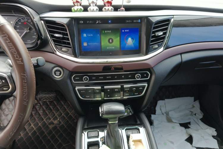 Used GAC Trumpchi GS8 2017 320T Two-Wheel Drive Luxury Smart Connectivity Version (7 Seats) Audio And AC Panel