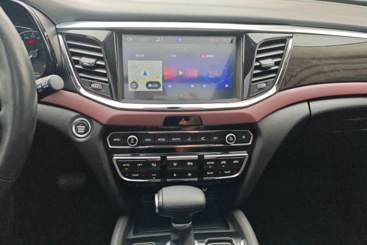 Used GAC Trumpchi GS8 2017 320T Two-Wheel Drive Luxury Smart Connectivity Version (7 Seats) Audio And AC Panel