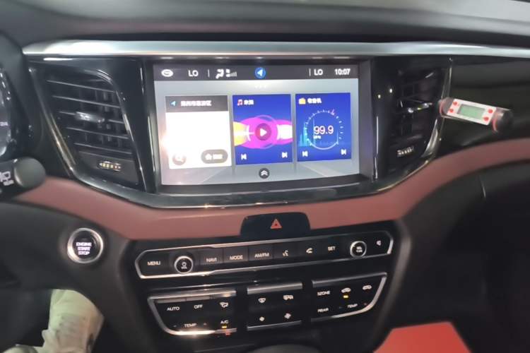 Used GAC Trumpchi GS8 2017 320T Four-Wheel Drive Luxury Smart Connectivity Version (7 Seats) Audio And AC Panel