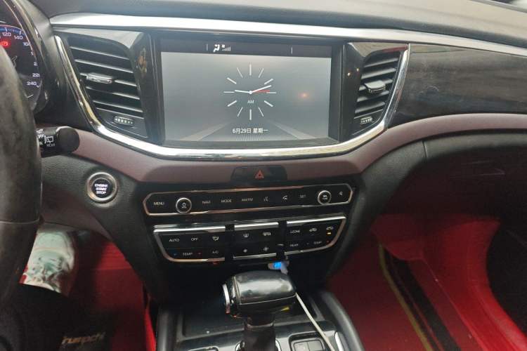 Used GAC Trumpchi GS8 2017 320T Two-Wheel Drive Luxury Smart Connectivity Version (7 Seats) Audio And AC Panel
