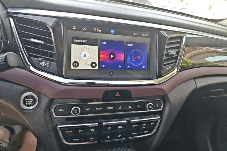 Used GAC Trumpchi GS8 2017 320T Two-Wheel Drive Luxury Smart Connectivity Version (7 Seats) Audio And AC Panel