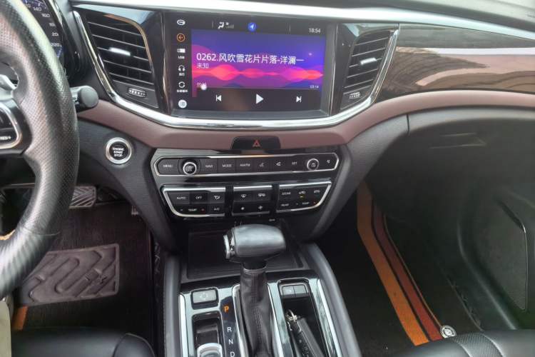 Used GAC Trumpchi GS8 2017 320T Two-Wheel Drive Luxury Smart Connectivity Version (7 Seats) Audio And AC Panel