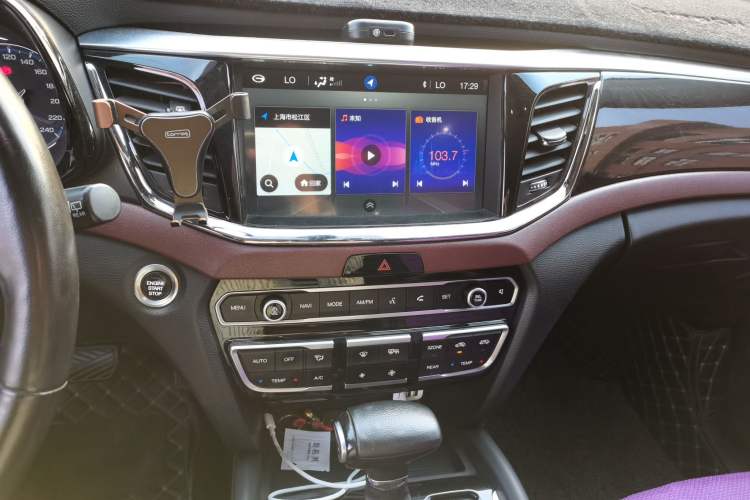 Used GAC Trumpchi GS8 2017 320T Two-Wheel Drive Luxury Smart Connectivity Version (7 Seats) Audio And AC Panel