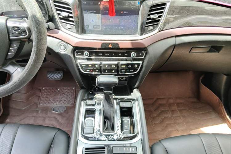 Used GAC Trumpchi GS8 2017 320T Two-Wheel Drive Luxury Smart Connectivity Version (7 Seats) Audio And AC Panel