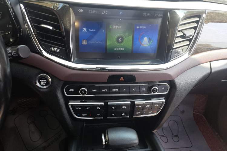 Used GAC Trumpchi GS8 2017 320T Four-Wheel Drive Luxury Smart Connectivity Version (7 Seats) Audio And AC Panel