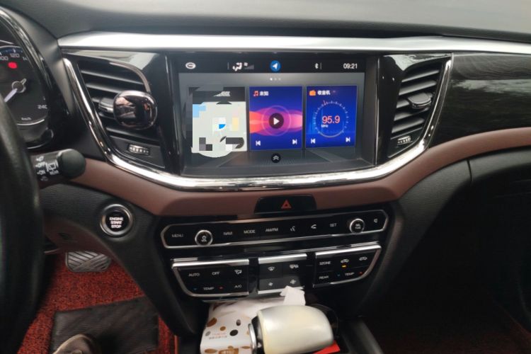 Used GAC Trumpchi GS8 2017 320T Two-Wheel Drive Luxury Smart Connectivity Version (7 Seats) Audio And AC Panel