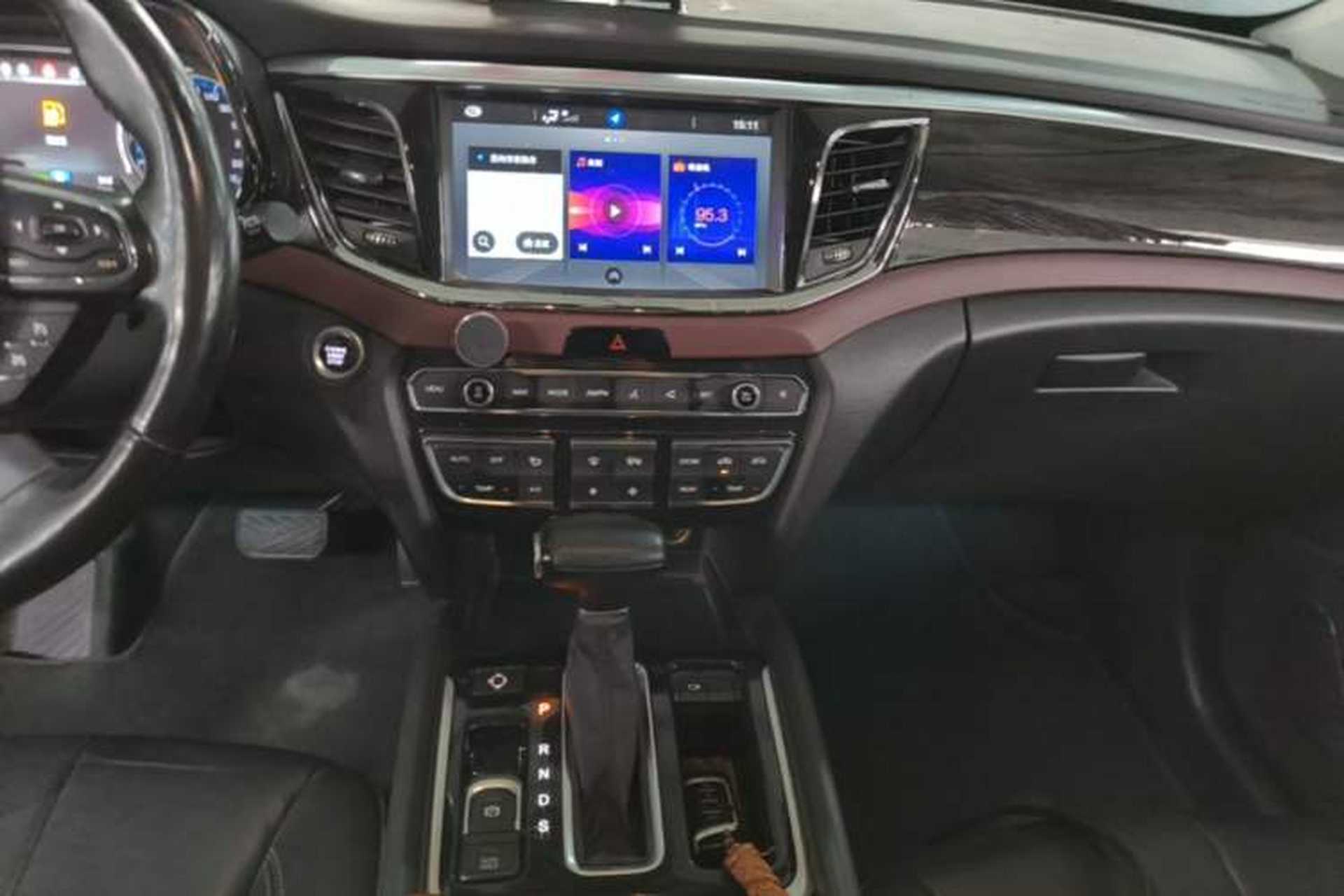 Used GAC Trumpchi GS8 2017 320T Two-Wheel Drive Luxury Smart Connectivity Version (7 Seats) Audio And AC Panel