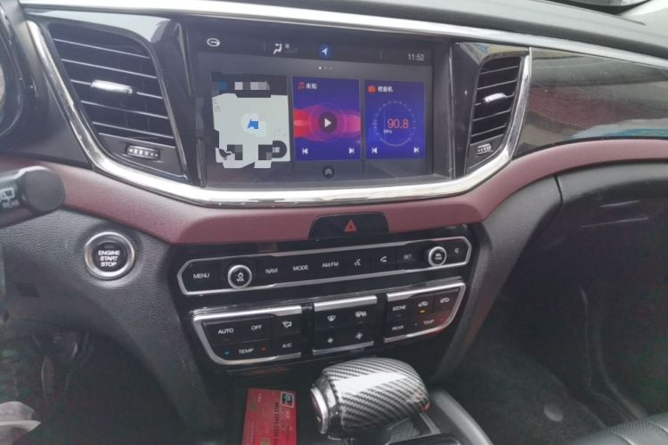 Used GAC Trumpchi GS8 2017 320T Two-Wheel Drive Luxury Smart Connectivity Version (7 Seats) Audio And AC Panel