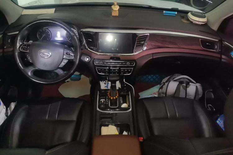 Used GAC Trumpchi GS8 2017 320T Two-Wheel Drive Luxury Smart Connectivity Version (7 Seats) Center Console