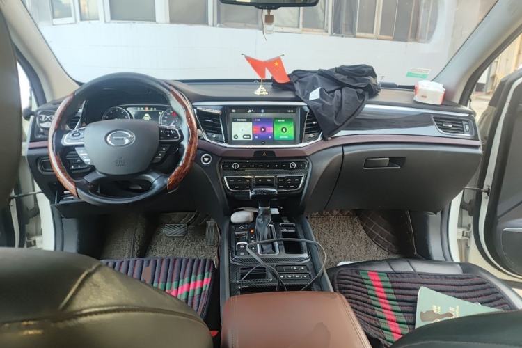 Used GAC Trumpchi GS8 2017 320T Two-Wheel Drive Luxury Smart Connectivity Version (7 Seats) Center Console