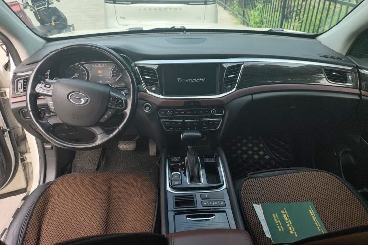Used GAC Trumpchi GS8 2017 320T Two-Wheel Drive Luxury Smart Connectivity Version (7 Seats) Center Console