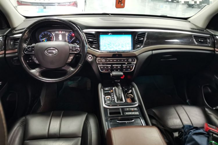 Used GAC Trumpchi GS8 2017 320T Two-Wheel Drive Luxury Smart Connectivity Version (7 Seats) Center Console