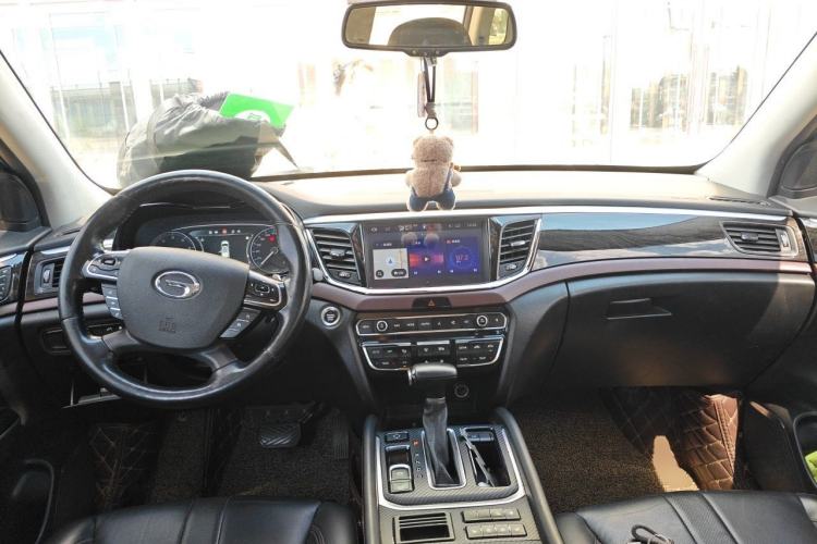 Used GAC Trumpchi GS8 2017 320T Two-Wheel Drive Luxury Smart Connectivity Version (7 Seats) Center Console