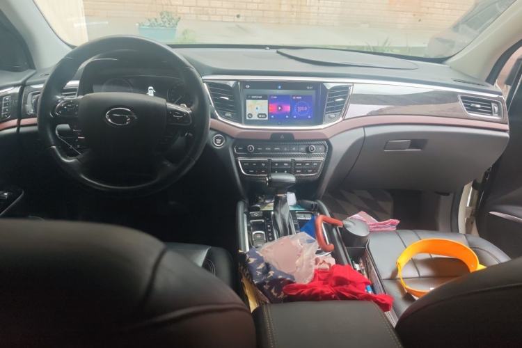 Used GAC Trumpchi GS8 2017 320T Two-Wheel Drive Luxury Smart Connectivity Version (7 Seats) Center Console