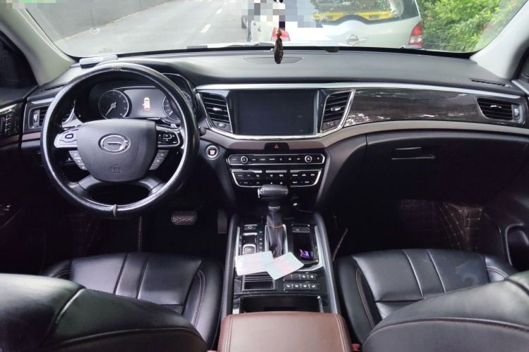 Used GAC Trumpchi GS8 2017 320T Two-Wheel Drive Luxury Smart Connectivity Version (7 Seats) Center Console