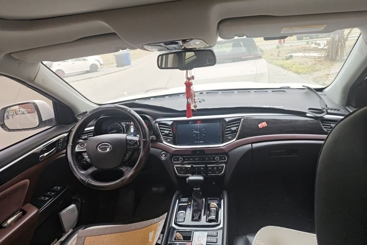 Used GAC Trumpchi GS8 2017 320T Two-Wheel Drive Luxury Smart Connectivity Version (7 Seats) Center Console