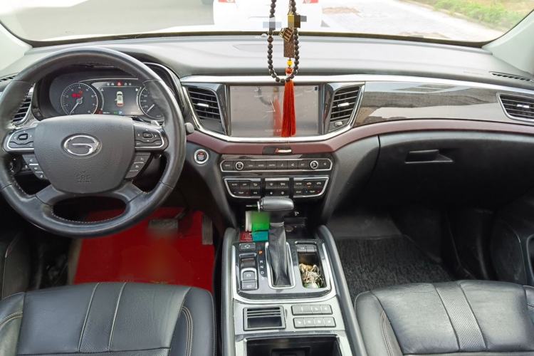 Used GAC Trumpchi GS8 2017 320T Two-Wheel Drive Luxury Smart Connectivity Version (7 Seats) Center Console