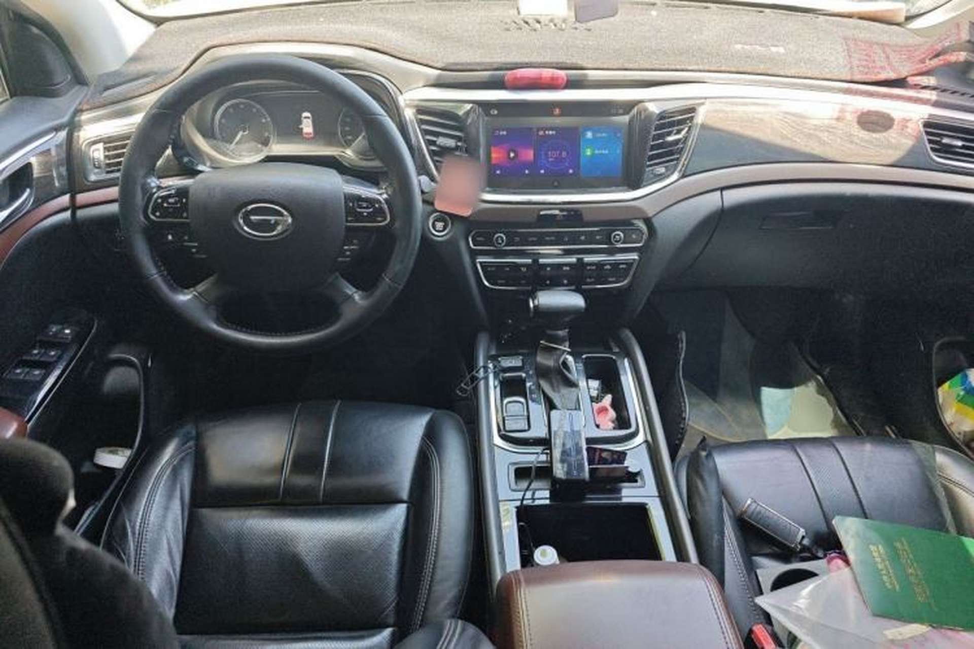 Used GAC Trumpchi GS8 2017 320T Two-Wheel Drive Luxury Edition (7 Seats) Center Console