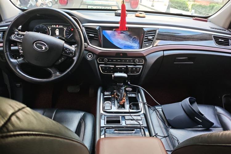 Used GAC Trumpchi GS8 2017 320T Two-Wheel Drive Luxury Smart Connectivity Version (7 Seats) Center Console