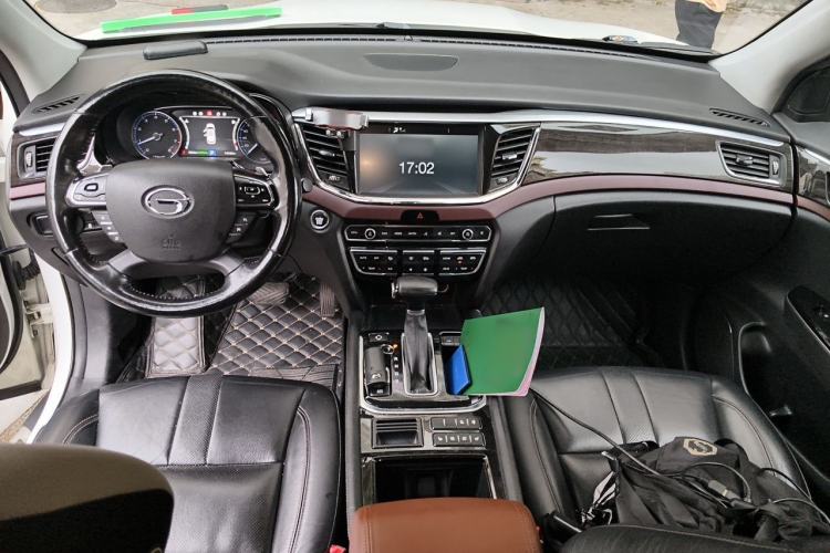 Used GAC Trumpchi GS8 2017 320T Two-Wheel Drive Luxury Smart Connectivity Version (7 Seats) Center Console