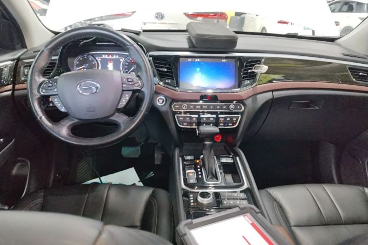 Used GAC Trumpchi GS8 2017 320T Four-Wheel Drive Luxury Smart Connectivity Version (7 Seats) Center Console