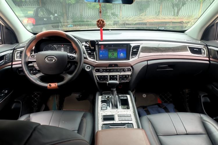 Used GAC Trumpchi GS8 2017 320T Two-Wheel Drive Luxury Smart Connectivity Version (7 Seats) Center Console