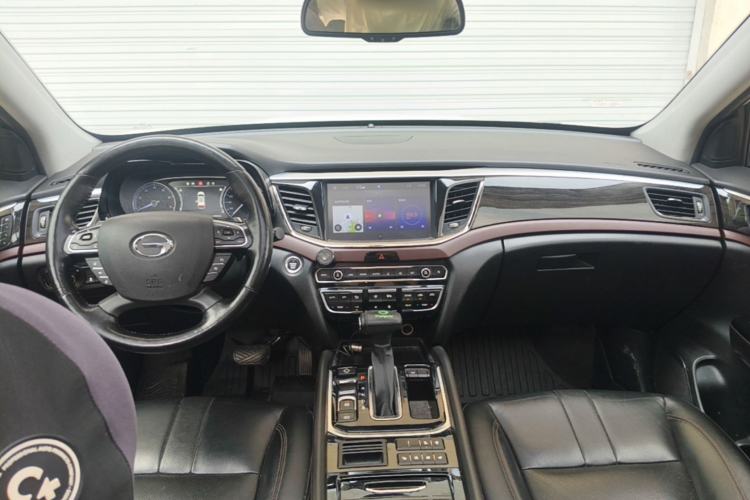 Used GAC Trumpchi GS8 2017 320T Two-Wheel Drive Luxury Smart Connectivity Version (7 Seats) Center Console