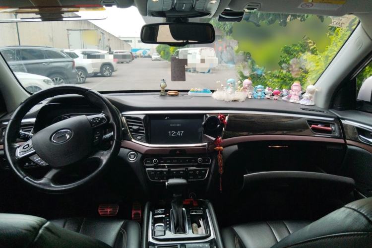 Used GAC Trumpchi GS8 2017 320T Two-Wheel Drive Luxury Smart Connectivity Version (7 Seats) Center Console