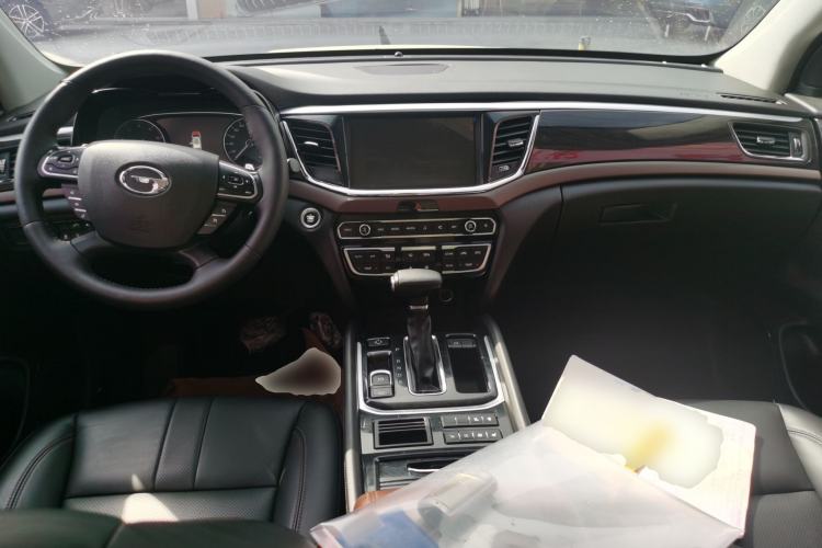 Used GAC Trumpchi GS8 2017 320T Two-Wheel Drive Luxury Smart Connectivity Version (7 Seats) Center Console