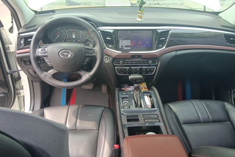Used GAC Trumpchi GS8 2017 320T Two-Wheel Drive Luxury Smart Connectivity Version (7 Seats) Center Console