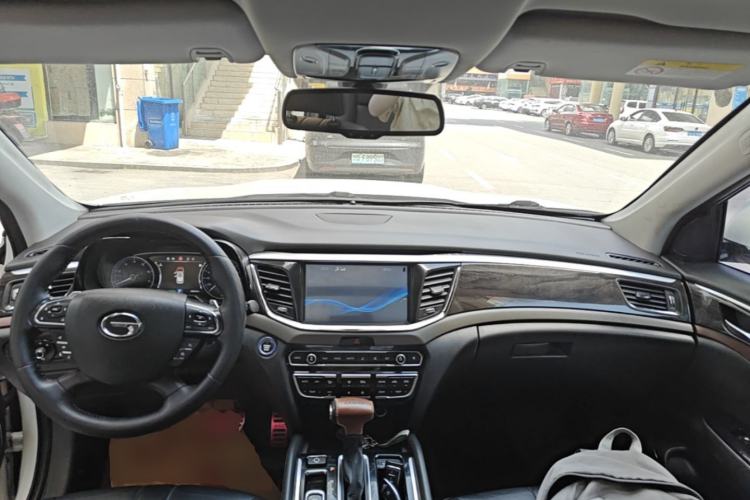 Used GAC Trumpchi GS8 2017 320T Two-Wheel Drive Luxury Smart Connectivity Version (7 Seats) Center Console