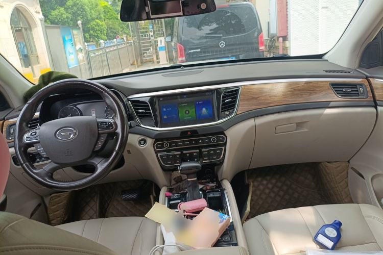 Used GAC Trumpchi GS8 2017 320T Two-Wheel Drive Luxury Smart Connectivity Version (7 Seats) Center Console