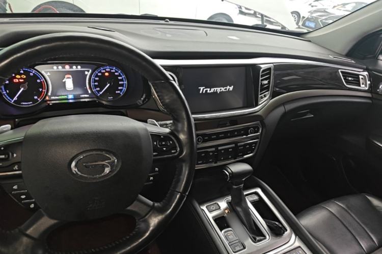 Used GAC Trumpchi GS8 2017 320T Two-Wheel Drive Luxury Smart Connectivity Version (7 Seats) Center Console