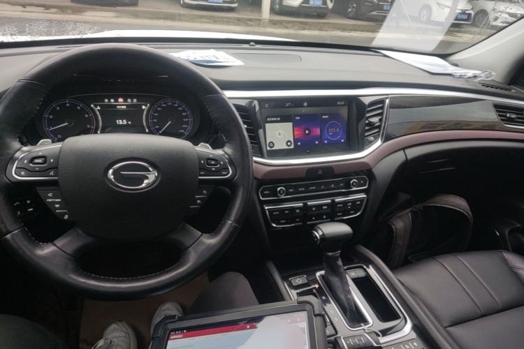 Used GAC Trumpchi GS8 2017 320T Four-Wheel Drive Luxury Smart Connectivity Version (7 Seats) Center Console
