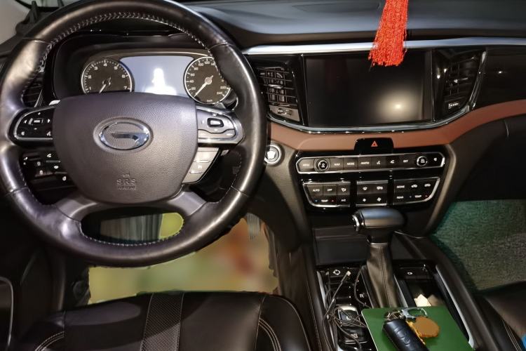 Used GAC Trumpchi GS8 2017 320T Four-Wheel Drive Luxury Smart Connectivity Version (7 Seats) Center Console
