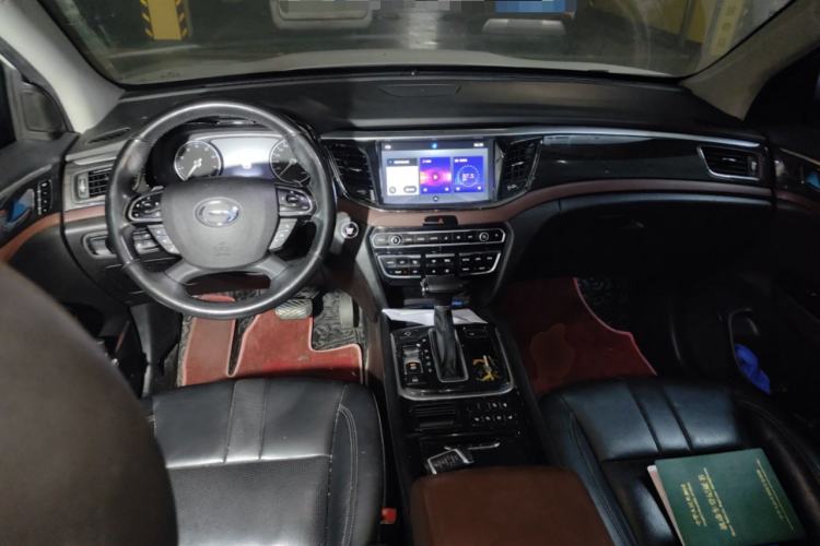 Used GAC Trumpchi GS8 2017 320T Two-Wheel Drive Luxury Smart Connectivity Version (7 Seats) Center Console