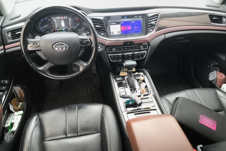 Used GAC Trumpchi GS8 2017 320T Two-Wheel Drive Luxury Smart Connectivity Version (7 Seats) Center Console