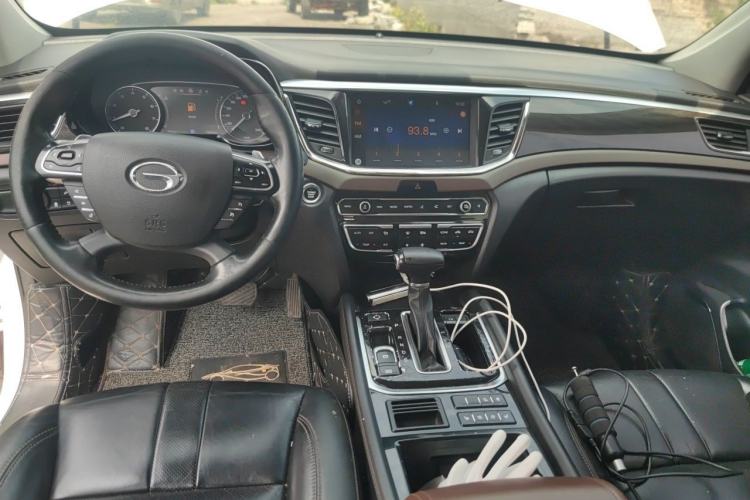 Used GAC Trumpchi GS8 2017 320T Two-Wheel Drive Luxury Smart Connectivity Version (7 Seats) Center Console