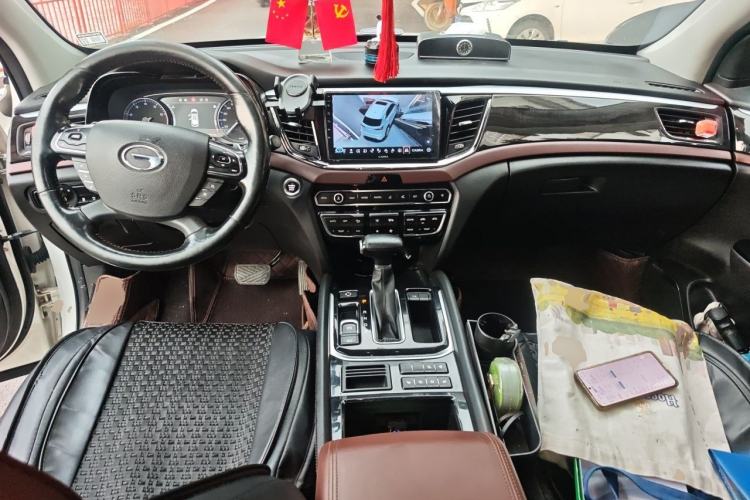 Used GAC Trumpchi GS8 2017 320T Two-Wheel Drive Luxury Smart Connectivity Version (7 Seats) Center Console
