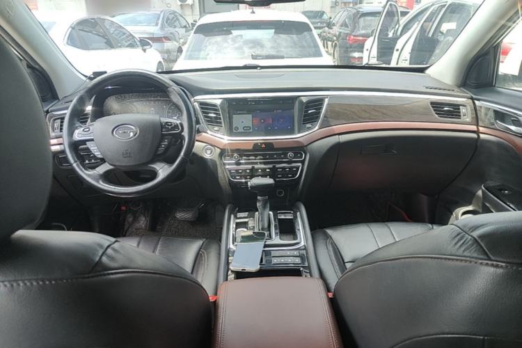 Used GAC Trumpchi GS8 2017 320T Two-Wheel Drive Luxury Smart Connectivity Version (7 Seats) Center Console