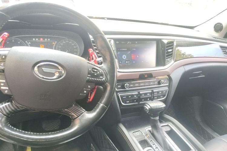 Used GAC Trumpchi GS8 2017 320T Two-Wheel Drive Luxury Smart Connectivity Version (7 Seats) Center Console
