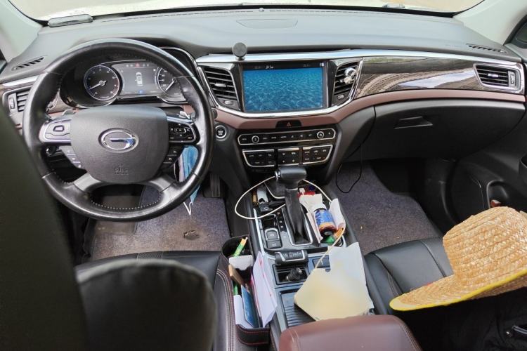 Used GAC Trumpchi GS8 2017 320T Two-Wheel Drive Luxury Smart Connectivity Version (7 Seats) Center Console