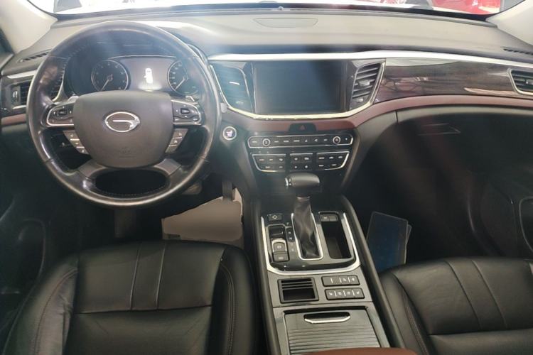 Used GAC Trumpchi GS8 2017 320T Two-Wheel Drive Luxury Smart Connectivity Version (7 Seats) Center Console