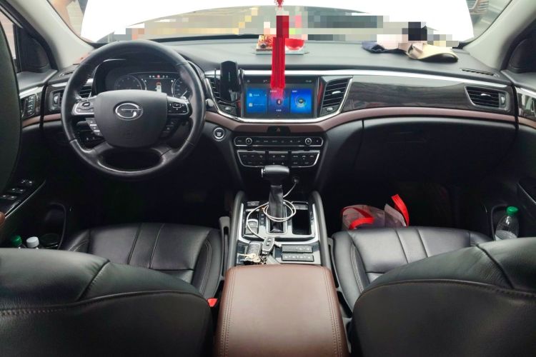 Used GAC Trumpchi GS8 2017 320T Two-Wheel Drive Luxury Smart Connectivity Version (7 Seats) Center Console