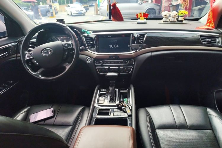 Used GAC Trumpchi GS8 2017 320T Two-Wheel Drive Luxury Smart Connectivity Version (7 Seats) Center Console