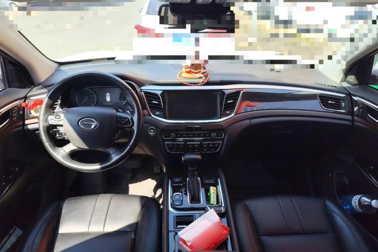 Used GAC Trumpchi GS8 2017 320T Two-Wheel Drive Luxury Smart Connectivity Version (7 Seats) Center Console