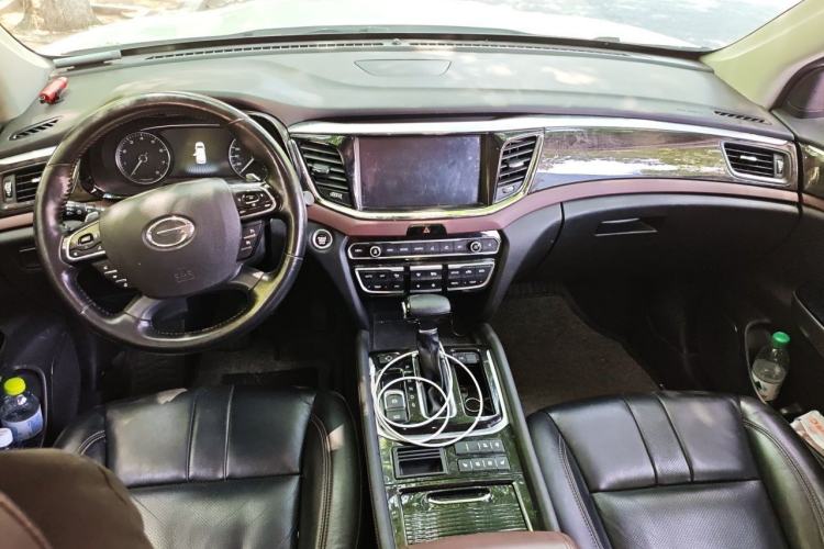 Used GAC Trumpchi GS8 2017 320T Two-Wheel Drive Luxury Smart Connectivity Version (7 Seats) Center Console